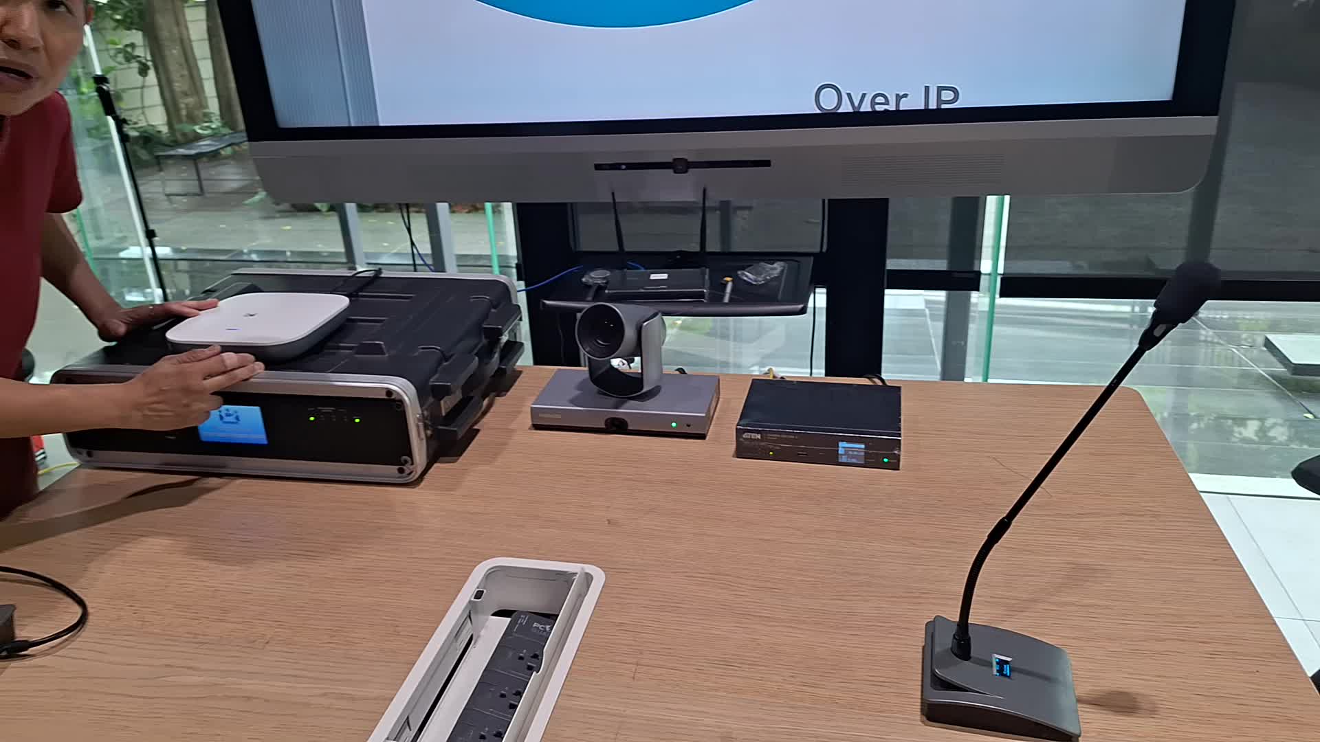 VK1200 With ( RS232 ) Mic ITC-TS0300M ( PTZ822AT )